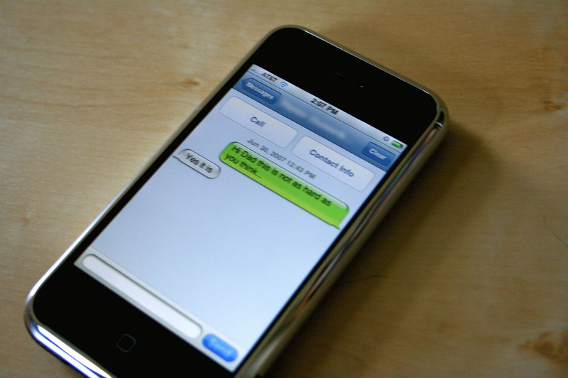 Кибермошенники воруют деньги, рассылая SMS-сообщения